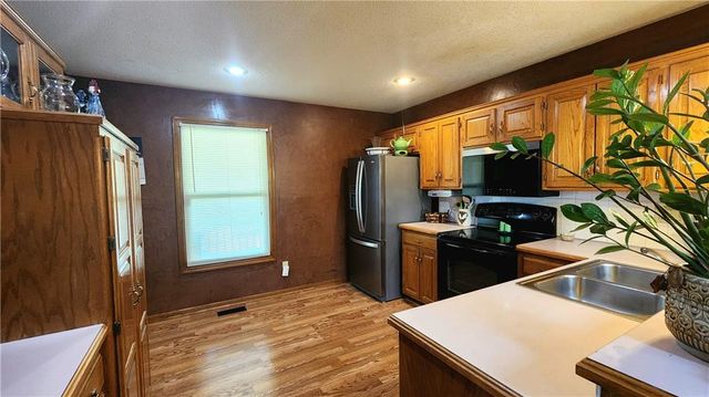 3305 S Sioux Court, Independence, MO 64057
