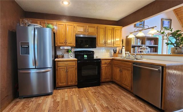 3305 S Sioux Court, Independence, MO 64057