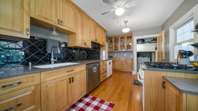 2003 Melrose Street, Rockford, IL 61103