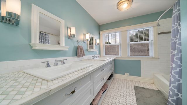 2003 Melrose Street, Rockford, IL 61103