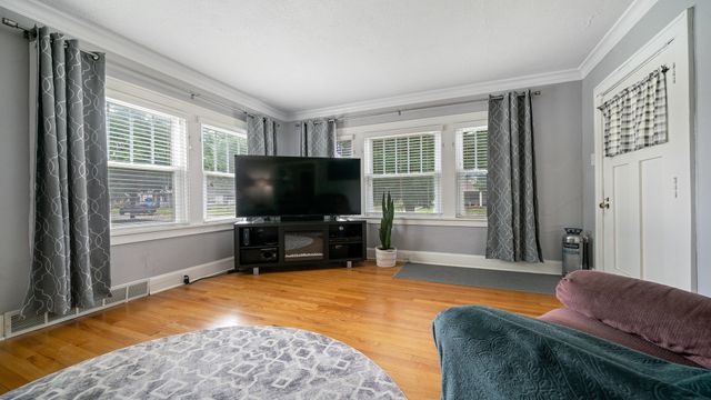 2003 Melrose Street, Rockford, IL 61103