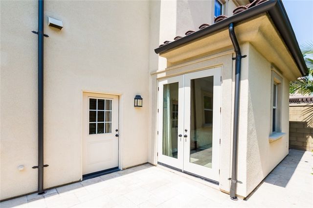 64 Thornapple, Irvine, CA 92620