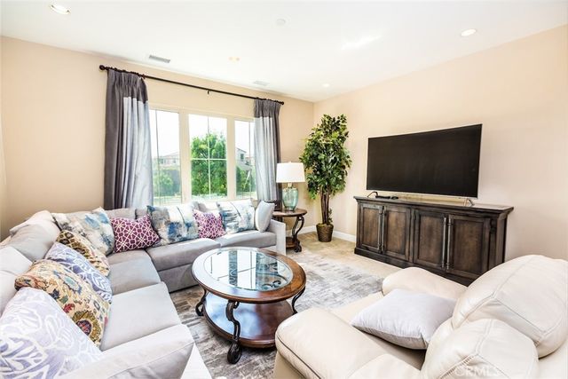 64 Thornapple, Irvine, CA 92620