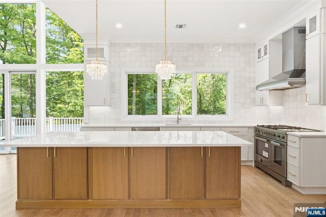 62 Wynnewood Road, Livingston, NJ 07039