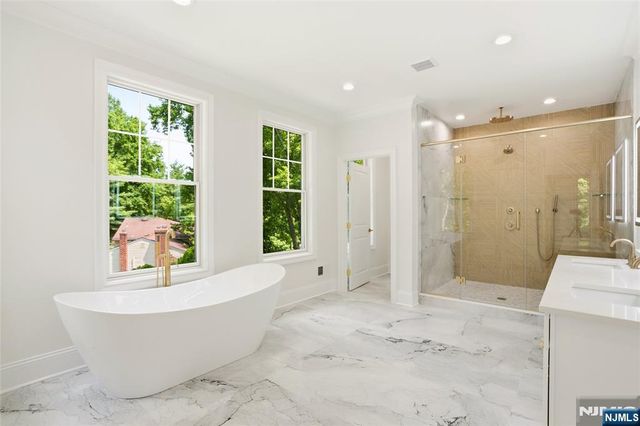 62 Wynnewood Road, Livingston, NJ 07039
