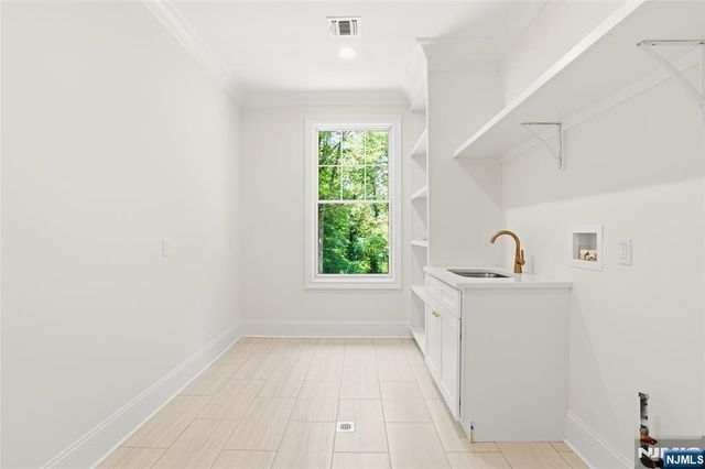 62 Wynnewood Road, Livingston, NJ 07039