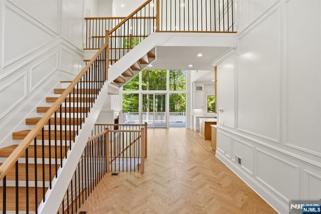62 Wynnewood Road, Livingston, NJ 07039