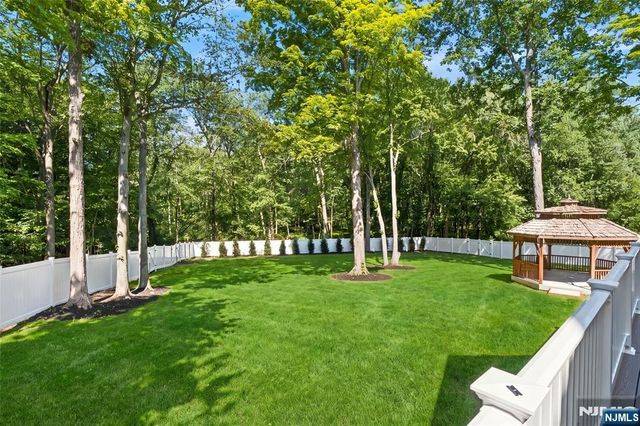 62 Wynnewood Road, Livingston, NJ 07039