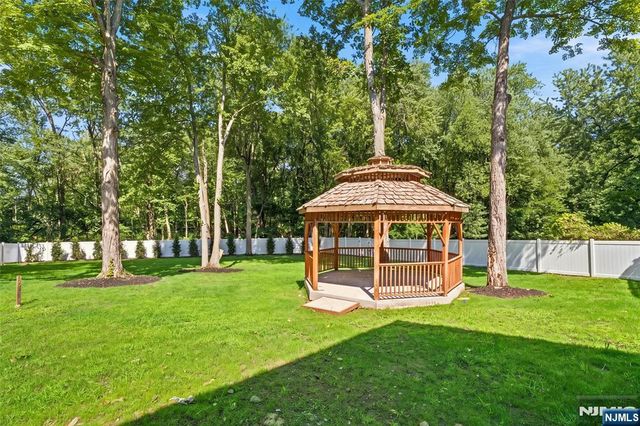 62 Wynnewood Road, Livingston, NJ 07039