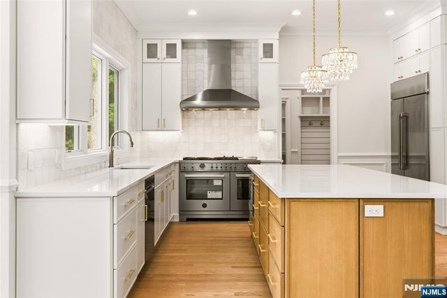 62 Wynnewood Road, Livingston, NJ 07039