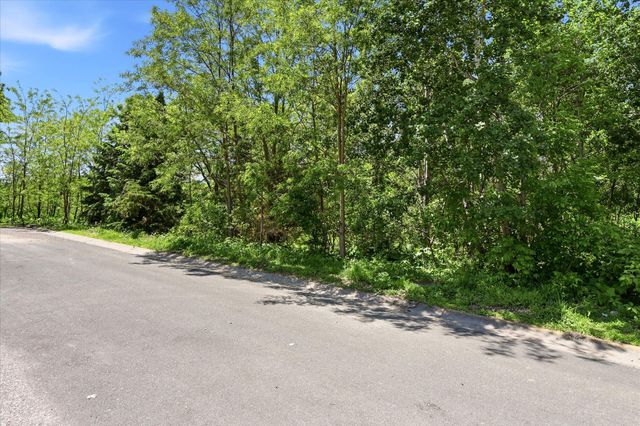 6081 Paris Avenue N B2, Stillwater, MN 55082