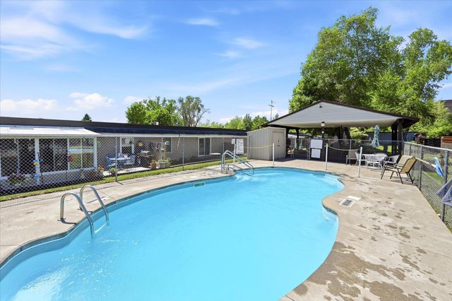 6081 Paris Avenue N B2, Stillwater, MN 55082