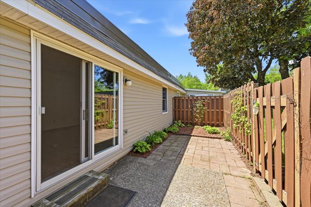 6081 Paris Avenue N B2, Stillwater, MN 55082