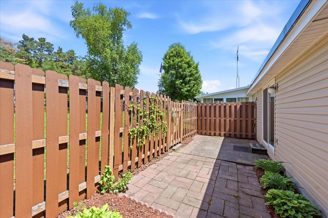 6081 Paris Avenue N B2, Stillwater, MN 55082