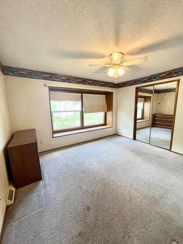 1231 Deerfield Drive, Maplewood, MN 55119