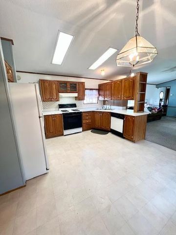 1231 Deerfield Drive, Maplewood, MN 55119