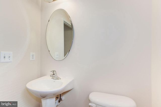 3795 LOUISE AVE, Chantilly, VA 20151