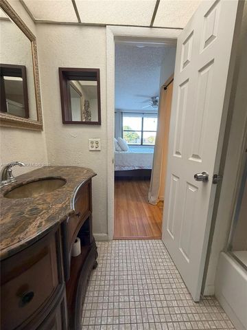 10467 Sunrise Lakes Boulevard 205, Sunrise, FL 33322