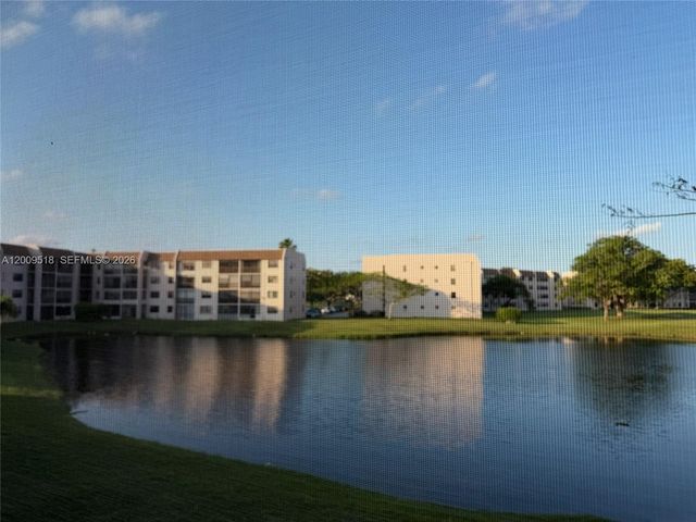 10467 Sunrise Lakes Boulevard 205, Sunrise, FL 33322
