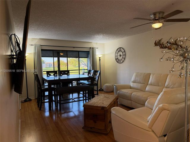 10467 Sunrise Lakes Boulevard 205, Sunrise, FL 33322