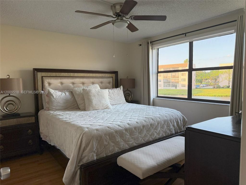 10467 Sunrise Lakes Boulevard 205, Sunrise, FL 33322