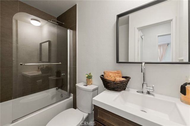 420 N Villa Court 211, Palm Springs, CA 92262
