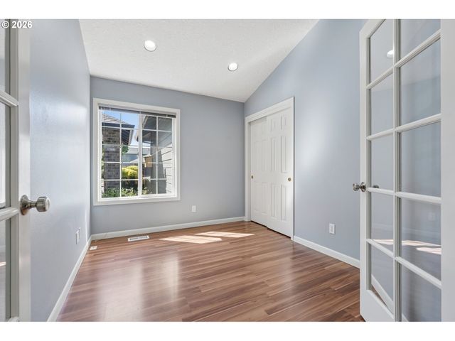 875 Ne EAGLENEST Ct, Hillsboro, OR 97124
