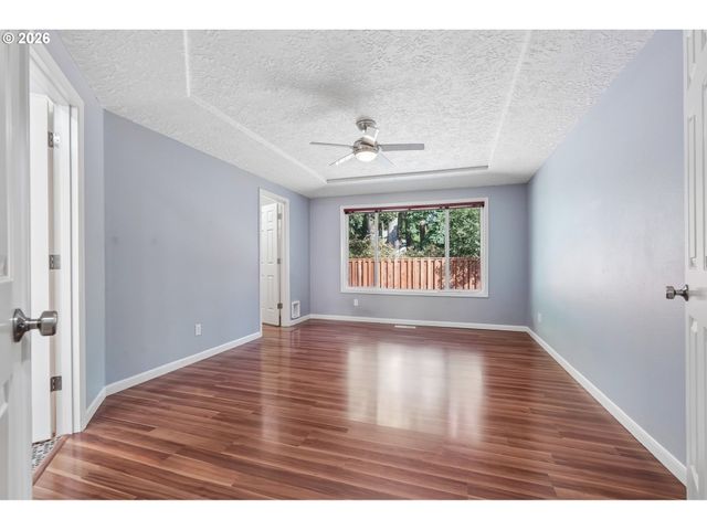875 Ne EAGLENEST Ct, Hillsboro, OR 97124