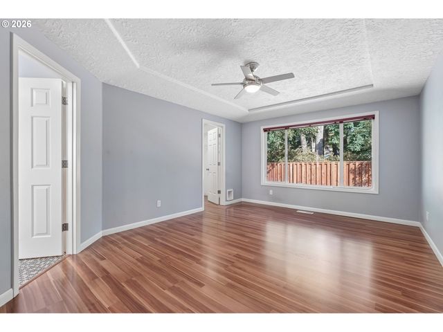 875 Ne EAGLENEST Ct, Hillsboro, OR 97124