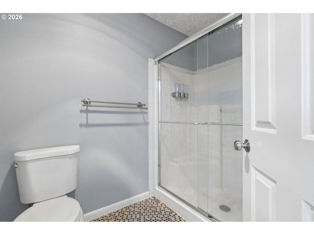 875 Ne EAGLENEST Ct, Hillsboro, OR 97124