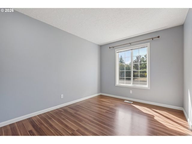 875 Ne EAGLENEST Ct, Hillsboro, OR 97124