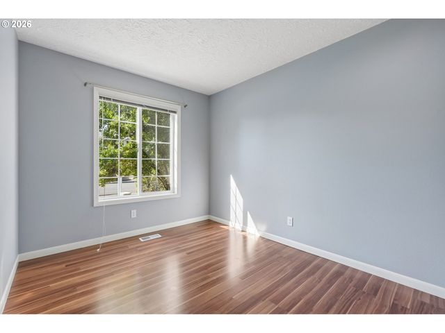 875 Ne EAGLENEST Ct, Hillsboro, OR 97124
