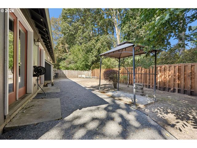 875 Ne EAGLENEST Ct, Hillsboro, OR 97124