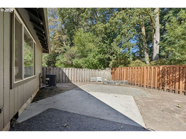 875 Ne EAGLENEST Ct, Hillsboro, OR 97124
