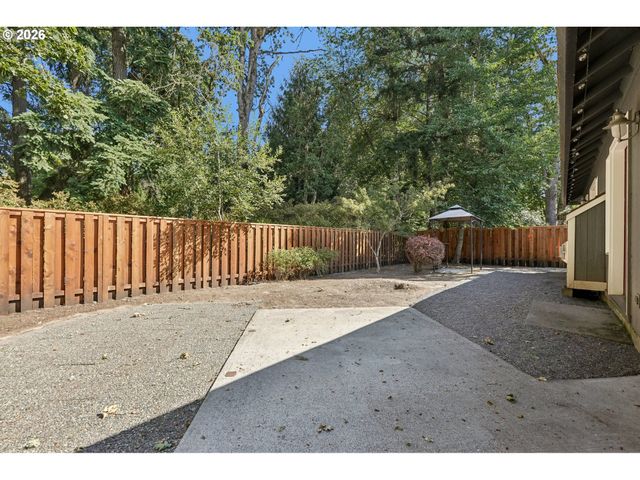 875 Ne EAGLENEST Ct, Hillsboro, OR 97124