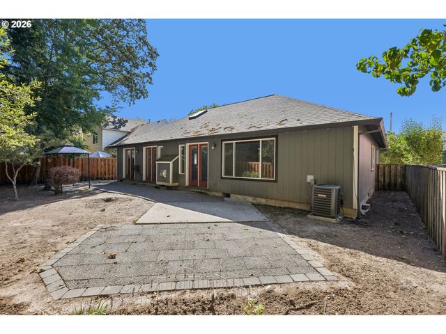 875 Ne EAGLENEST Ct, Hillsboro, OR 97124