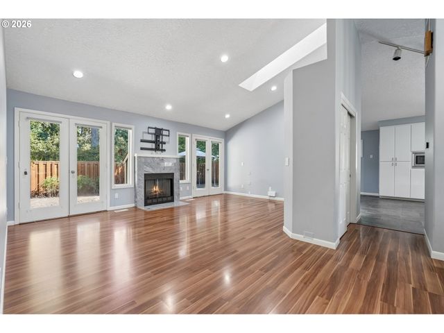 875 Ne EAGLENEST Ct, Hillsboro, OR 97124