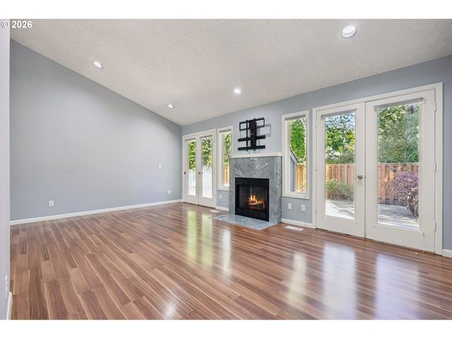 875 Ne EAGLENEST Ct, Hillsboro, OR 97124