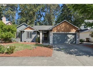 875 Ne EAGLENEST Ct, Hillsboro, OR 97124