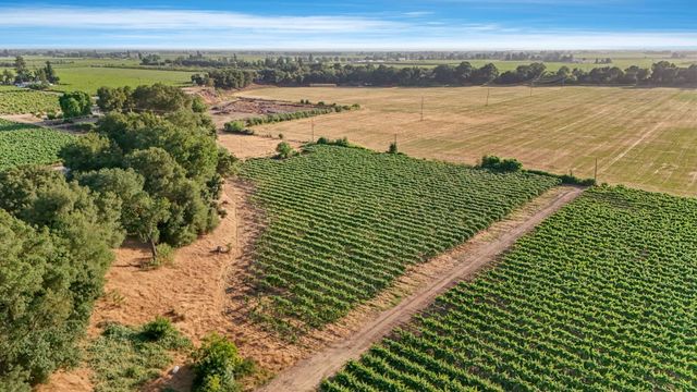 18050 N Tretheway Rd, Lockeford, CA 95237