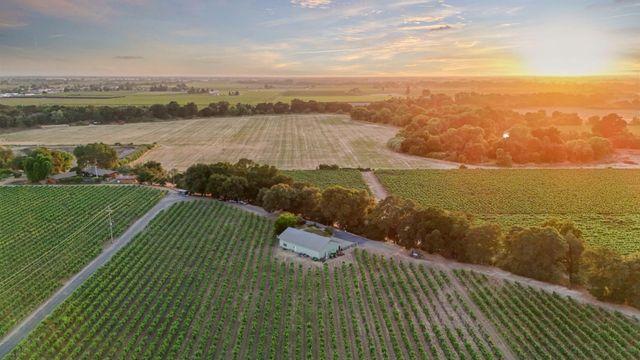 18050 N Tretheway Rd, Lockeford, CA 95237