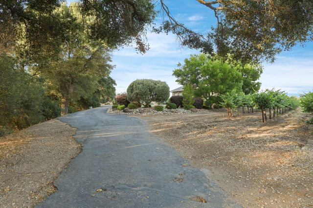 18050 N Tretheway Rd, Lockeford, CA 95237