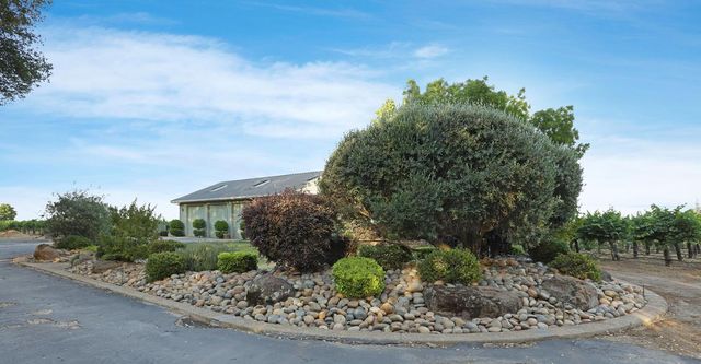 18050 N Tretheway Rd, Lockeford, CA 95237