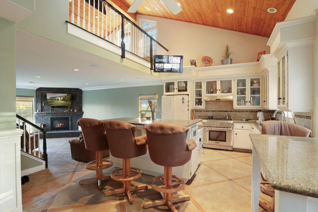 18050 N Tretheway Rd, Lockeford, CA 95237