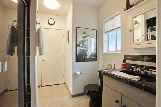 18050 N Tretheway Rd, Lockeford, CA 95237