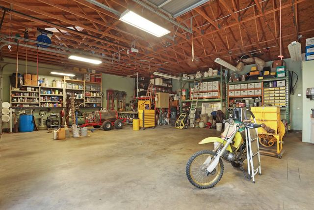 18050 N Tretheway Rd, Lockeford, CA 95237