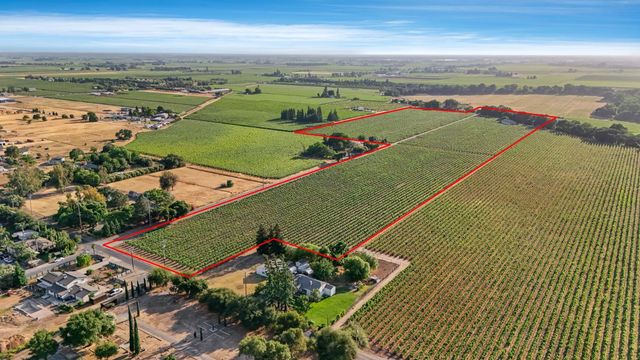 18050 N Tretheway Rd, Lockeford, CA 95237