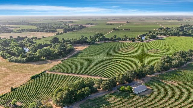 18050 N Tretheway Rd, Lockeford, CA 95237