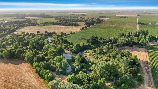 18050 N Tretheway Rd, Lockeford, CA 95237