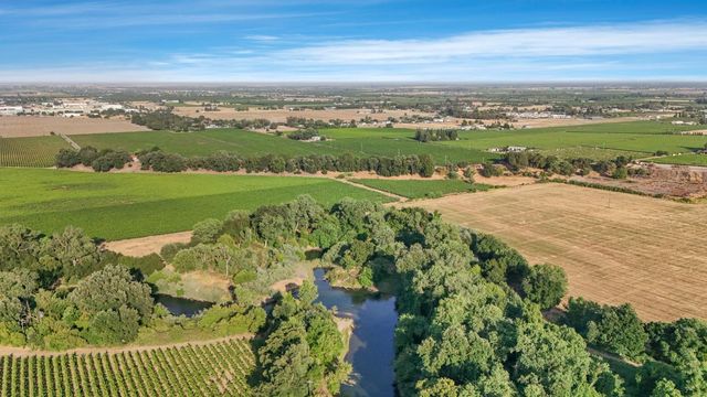 18050 N Tretheway Rd, Lockeford, CA 95237